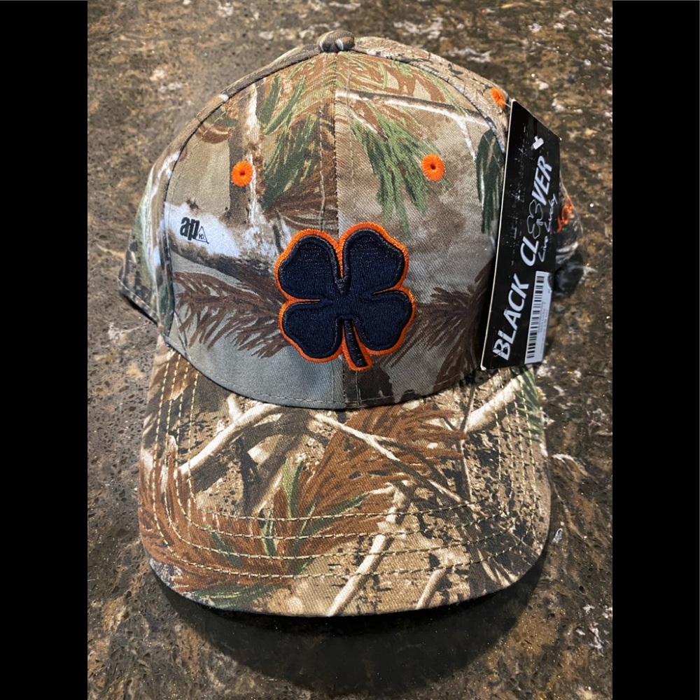 NWT Black Clover hat Live Lucky golf Camo adjust